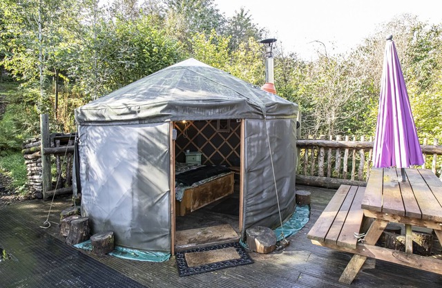 NOMAD YURT, pet friendly, character holiday cottage in Beguildy