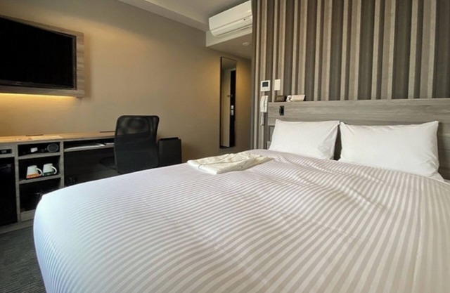 Nonsmoking Double Room Room only/Osaka Ōsaka