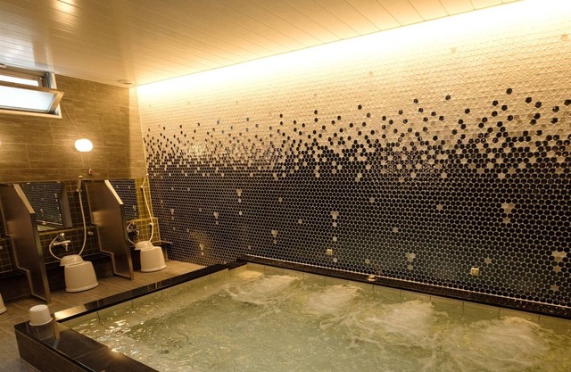Nonsmoking East Building Twin Shower booth / Matsuyama Ehime