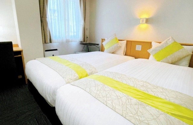 NonsmokingHollywood Twin Room Without meals 1/Osaka Ōsaka