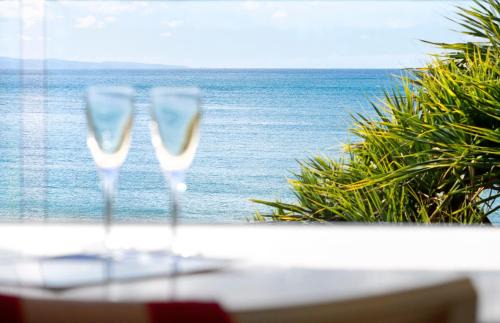 Noosa Court 6, Main Beach Gem