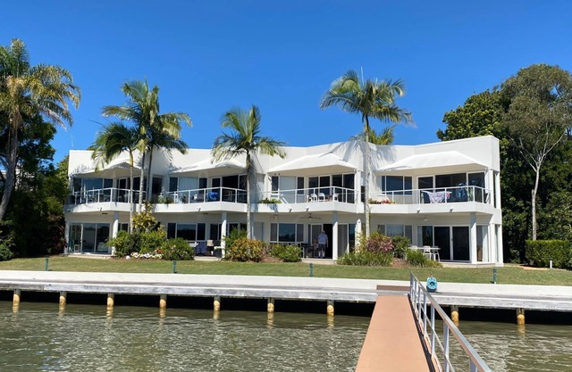 Noosa River Gardens 8 - Waterfront apartment with extensive views to Noosa Haeds