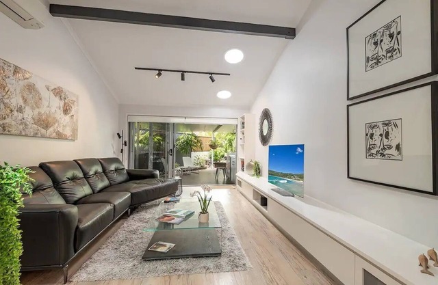 Noosa Riverside Haven - Easy walk to River, Beach & Hastings Street.