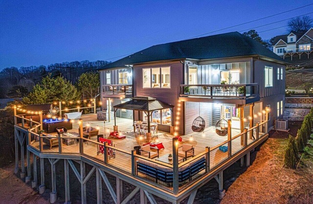 Norm’s Peak · Million Dollar VIEWS Amenities & Entertainment