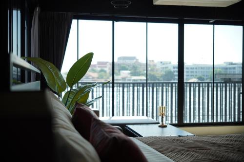 NORN Riverside Bangkok Hotel - นอนริมน้ำ