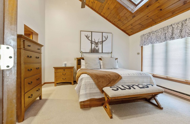 North Conway Getaway! Stonehurst Village Condo - 2,500 Sq. Ft
