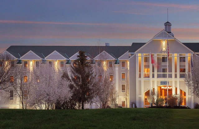 North Conway Grand Hotel - Two Queens with Sleeper Sofa