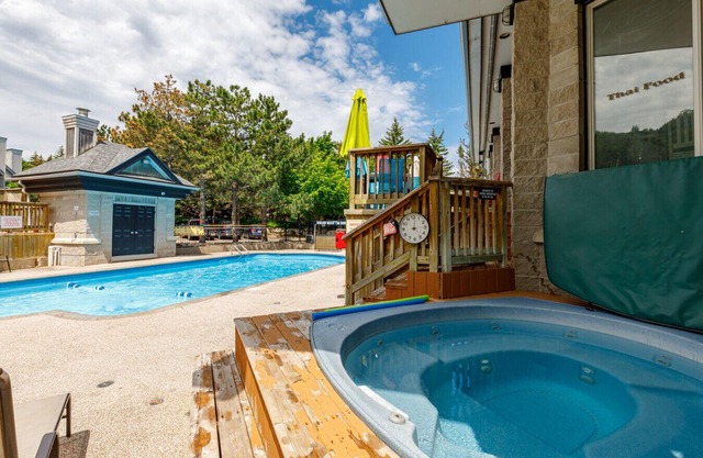 North Creek Condo for 6 with Mountain Views - 211 North Creek
