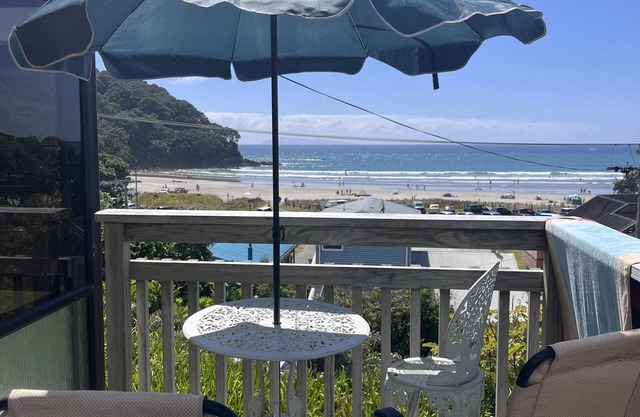 North-End Beach Bach - Family charmer, amazing views, moments from the water.