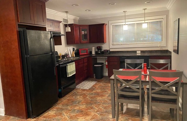 North Gates of LSU 2 bedroom w&d pool