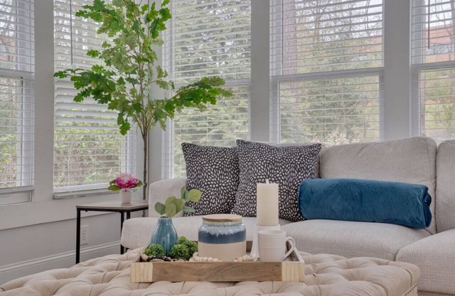 North Hill Gem; Renovated/Private/Pristine