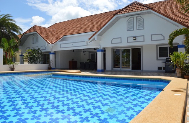 North of the island, 8 min from Thanyapura, Beautiful villa with swimming pool