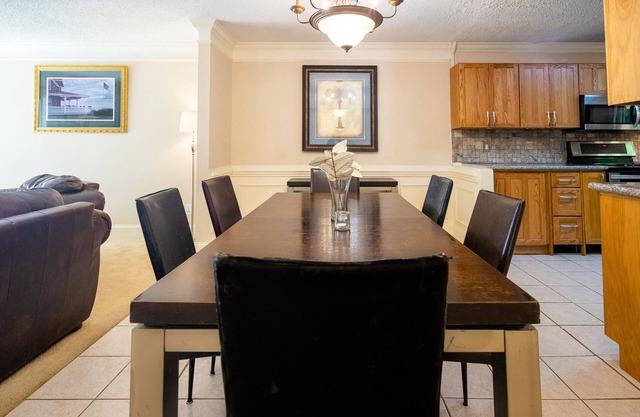 North Raleigh Townhome near north hills, greenway trails and Shelley Lake