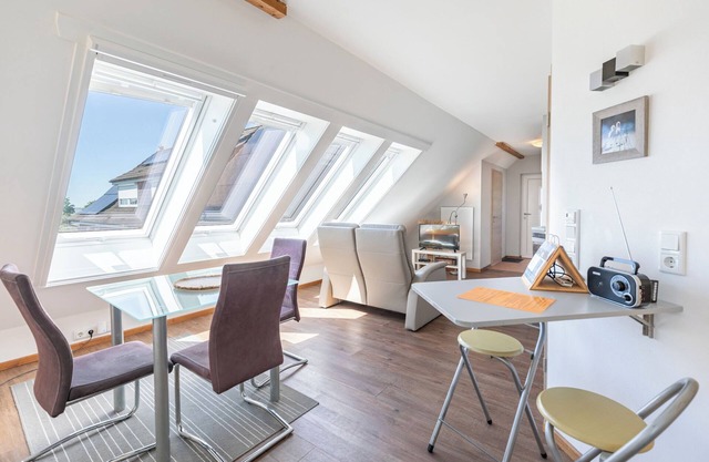 North Sea & Forest vacation apartment in Husum-Schobüll for up to 2 people