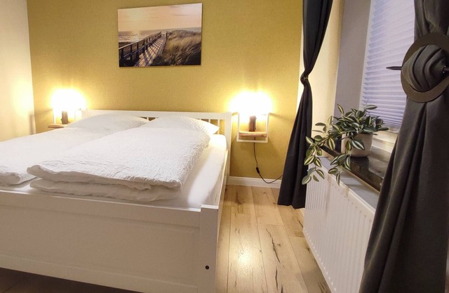North Sea room - WLAN, parking lot, private bathroom, bicycle shed, electr. Roller shutter
