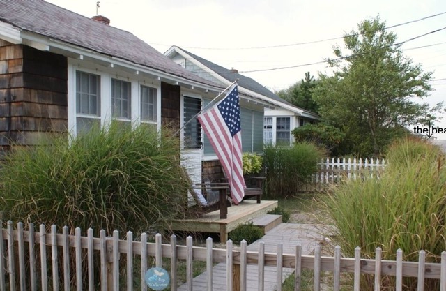 North shore beach cottage, charming, cute & clean. 100ft.to beach!