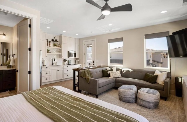 North Shore Casita: Desert Color Lagoon + Beaches