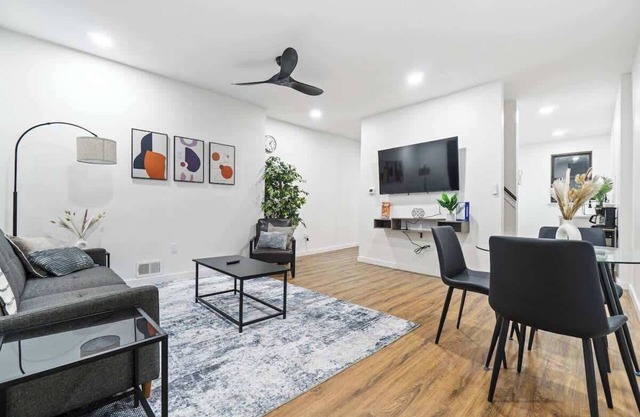 North Shore House: Close to Stadium, Mexican War Streets Area