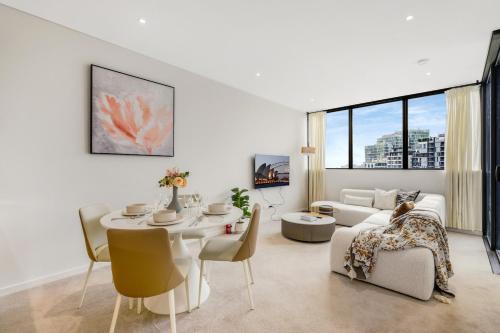 North Sydney Stylish 2Br Prime Location Walk to Metro & CBD