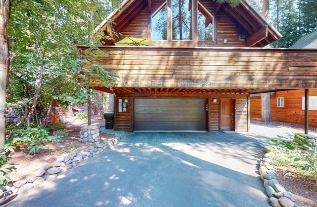 North Tahoe Chalet w/Private Garage - Walk to Donner Lake