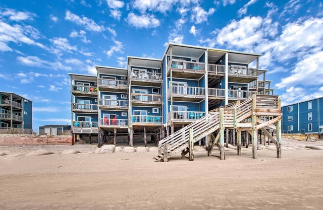 North Topsail Beach Condo w/Balcony!
