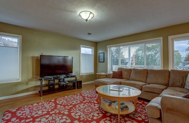 Northern Lights, Hot Tub, Steps to Downtown White Salmon