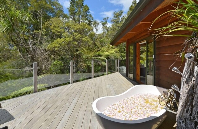 Northland's Romantic Wilderness Retreat with Wi Fi