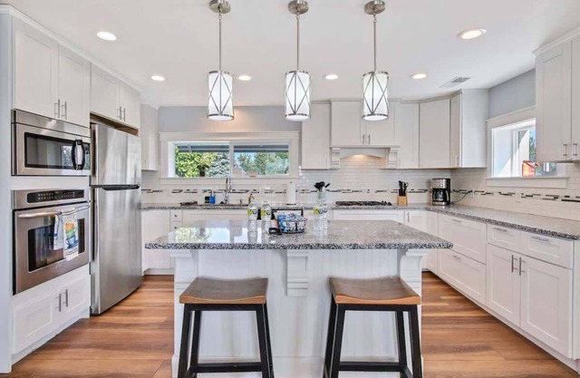 Northside Cozy Updated Farmhouse