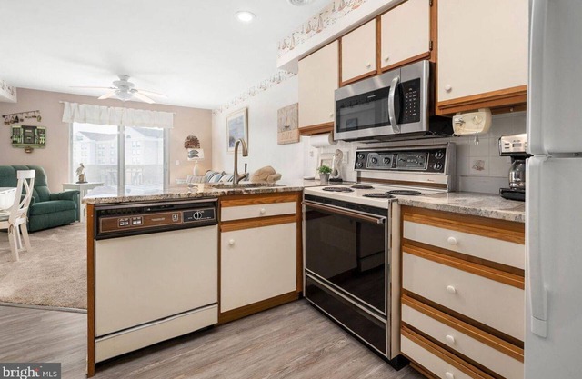 Northside Park condo w/Pool and Beach Supplies
