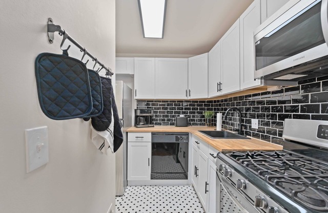 NORTHSIDE PITTSBURGH - NEWLY REMODELED - WELL STOCKED