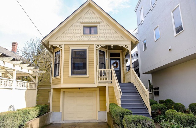 Northwest Nob Hill! Updated Spacious Home! Free Parking Spot! Walk score 97!
