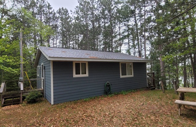Northwoods Lakefront Paradise, 2-bedroom Cabin on the Beautiful Minong Flowage!