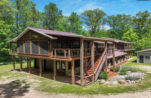Northwoods paradise! Peace & tranquility. 6 bed lodge on quiet lake near trails