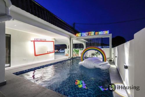 NotOnlyStay Kota Private Pool House 3min to Jonker By I Housing