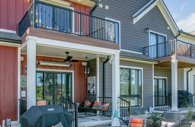 Notre Grande Dame - Spacious NEW 4-bedroom within walking distance to ND