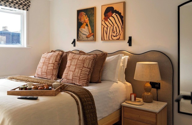 Notting Hill | 1-Bedroom Apartment (Top Floor)