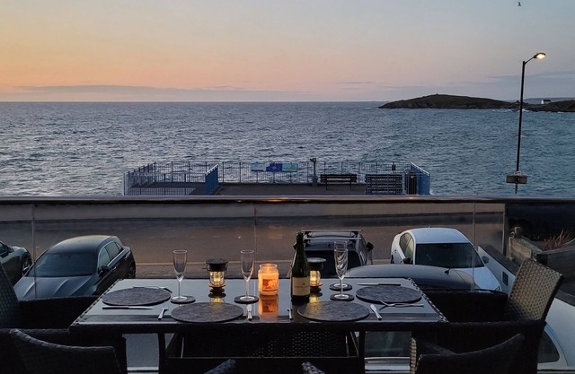 Nov & Dec Reductions! Luxury 2 bed apartment, stunning views over Fistral Beach