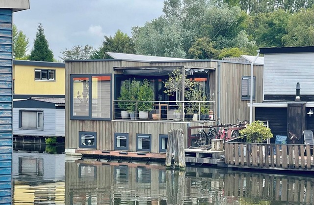 Nova Houseboat Deluxe. 180m2 Water villa on the Amsterdam Lake with free bikes