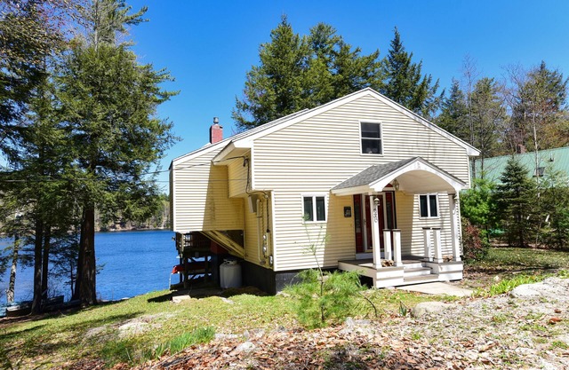 Now Accepting 3 Night Stays - Waterfront w/Firepit, Hot Tub & Boats