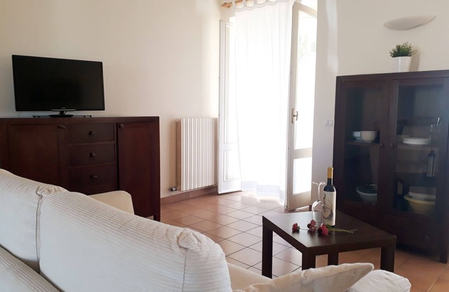 Numana - Three-room apartment with large garden 5 minutes from Conero beaches