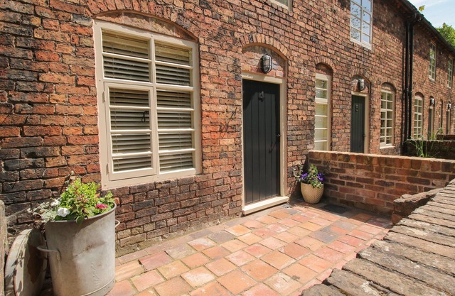 NUMBER 4, pet friendly, character holiday cottage in Ironbridge
