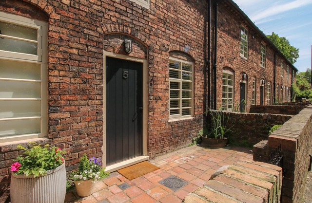 NUMBER 5, pet friendly, character holiday cottage in Ironbridge