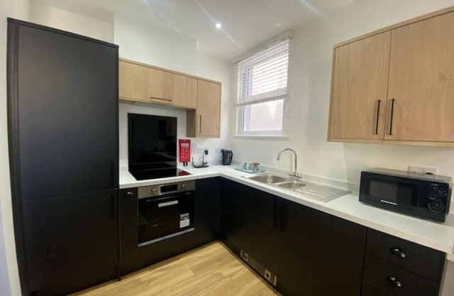 Number 6, 8 Clifton Terrace