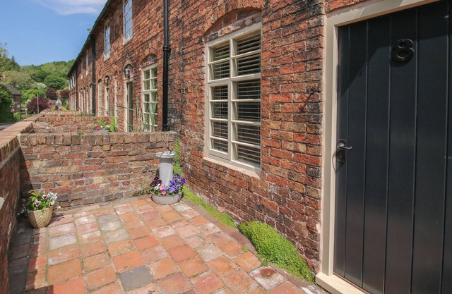 NUMBER 7, pet friendly, character holiday cottage in Ironbridge