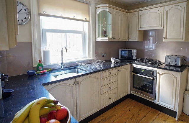 Nutcroft, Sleeps 4, Dog Friendly, Parking, Cowes