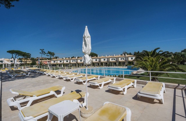 nVila Bicuda Oasis: Your Summer Retreat with Pool