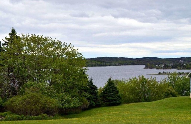 nwaterfront 3 bedroom house in central location