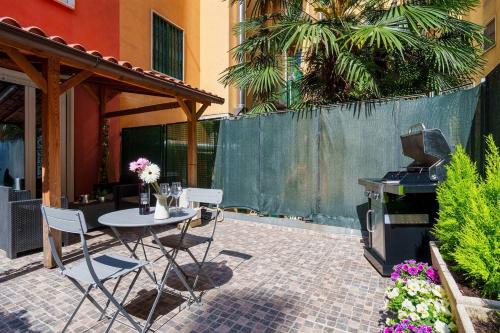 NYE apart Milan-FIERA CITY LIFE-De Montel Terme-SAN SIRO-Ippodromo-ALLIANZ CLOUD-Cozy flat with BiG Terrace Barbecue