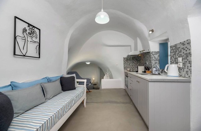 Nykteri Cave – Messavoli Residences