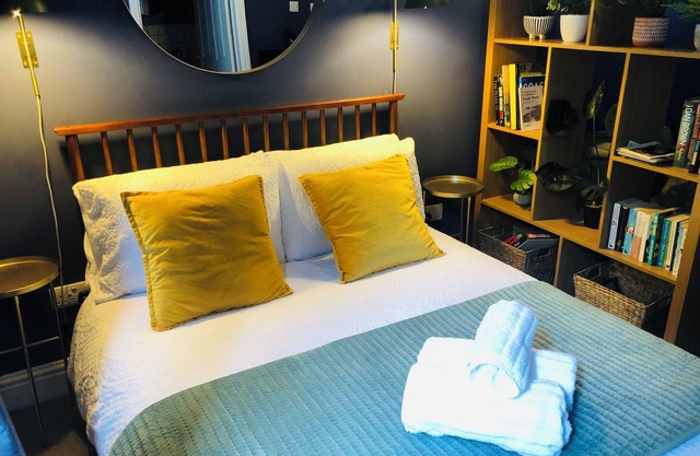 Nyth Bach - Little Nest. Stylish apartment in central Pembrokeshire